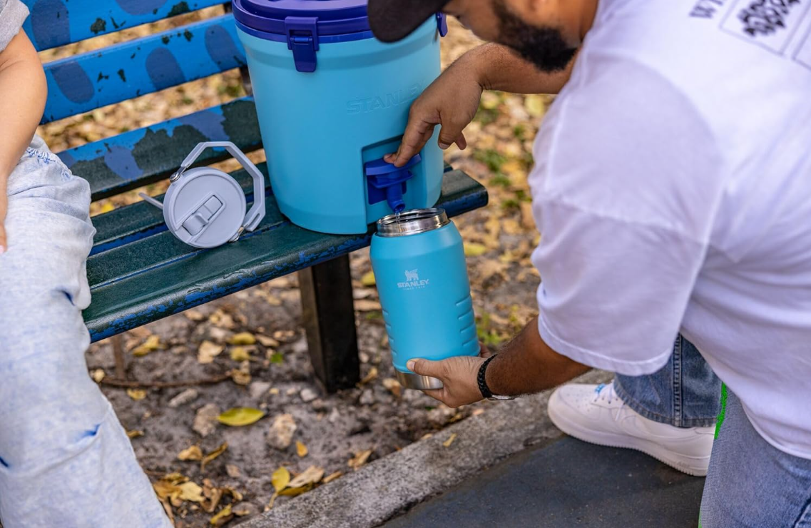 غول بطری نی دار استنلی اورجینال 1.89 لیتر مدل FLIP STRAW JUG