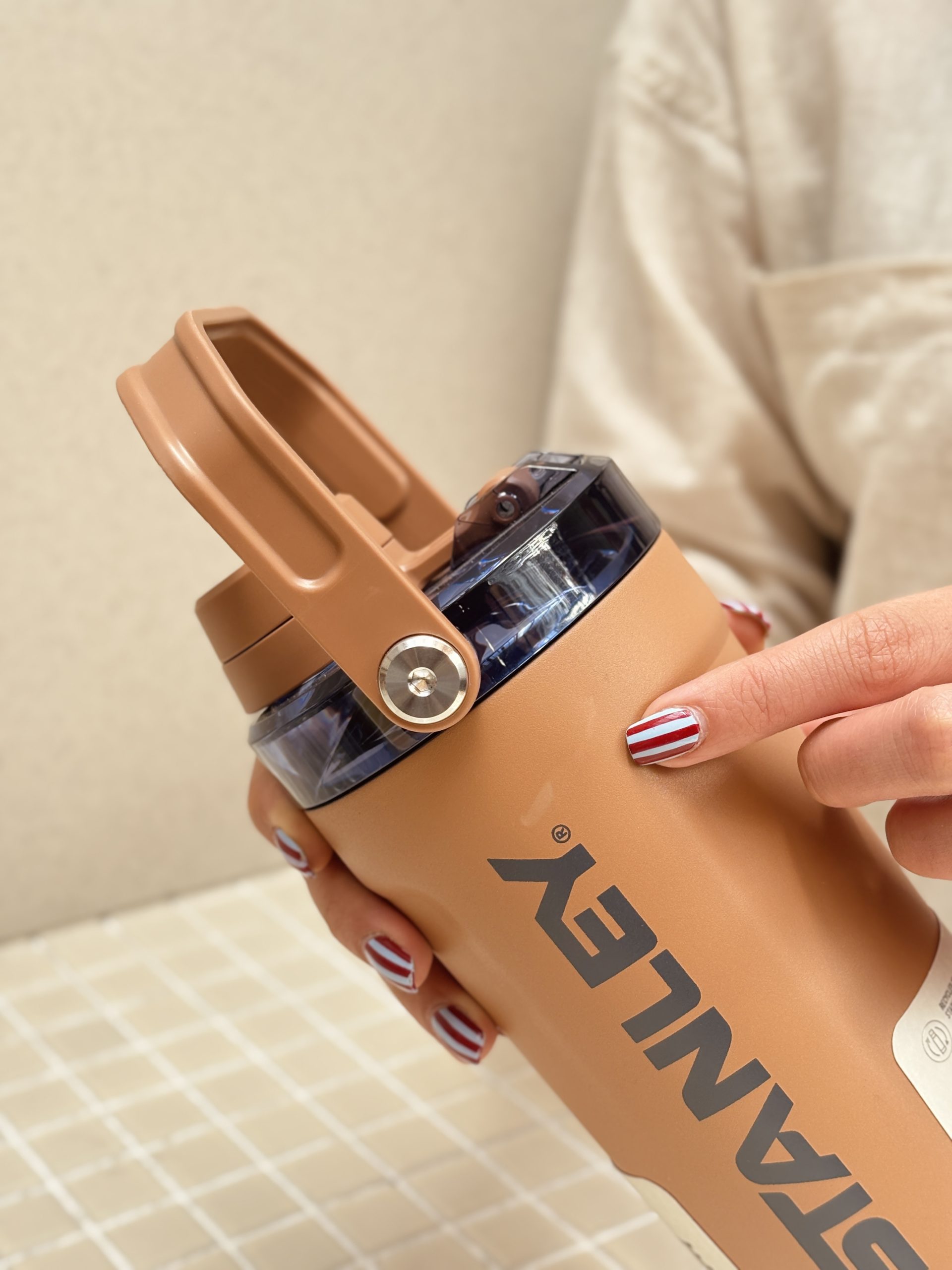 شیکر استنلی اورجینال 590 میل مدل ACTIVATE SHAKER BOTTLE مخزن دار - تصویر 24