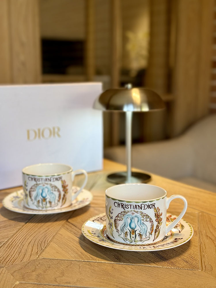 خرید ست دوتایی فنجون و زیرفنجونی برند DIOR های کوالیتی