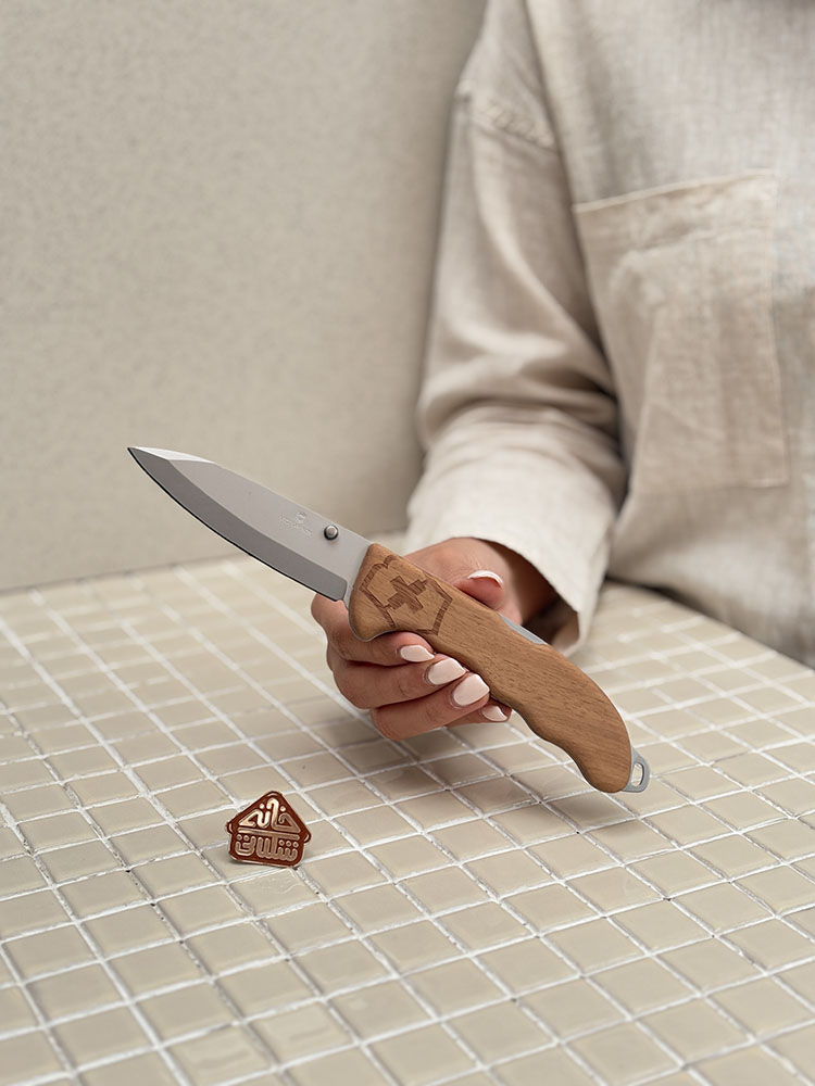 خرید چاقو دسته چوبی ایوک ویکتورینوکس Victorinox Evoke Brown 0.9415.d630